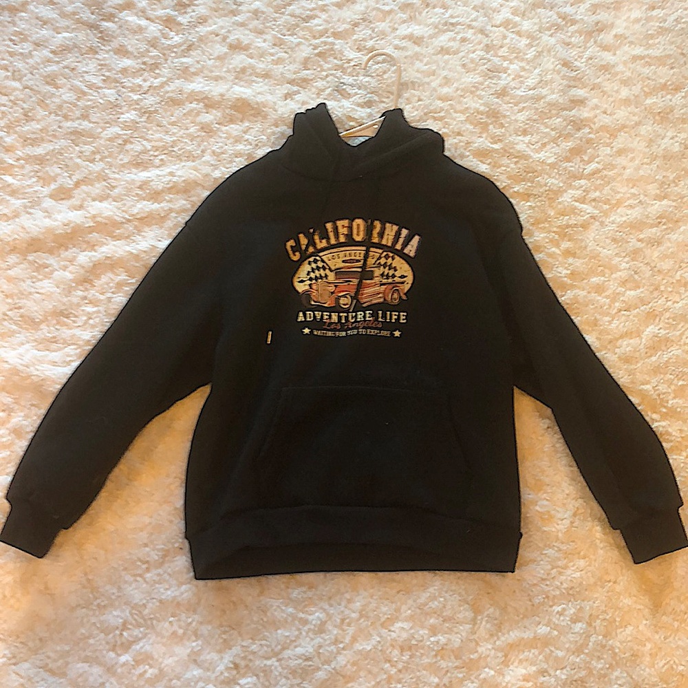 Black hoodie with front pocket🌟